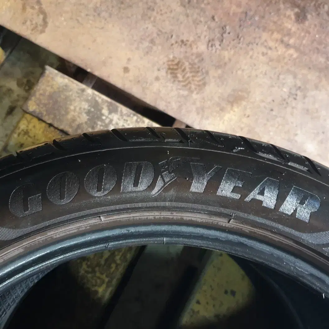 2454518/중고타이어 굿이어 런플렛 245/45R18 100Y 2개