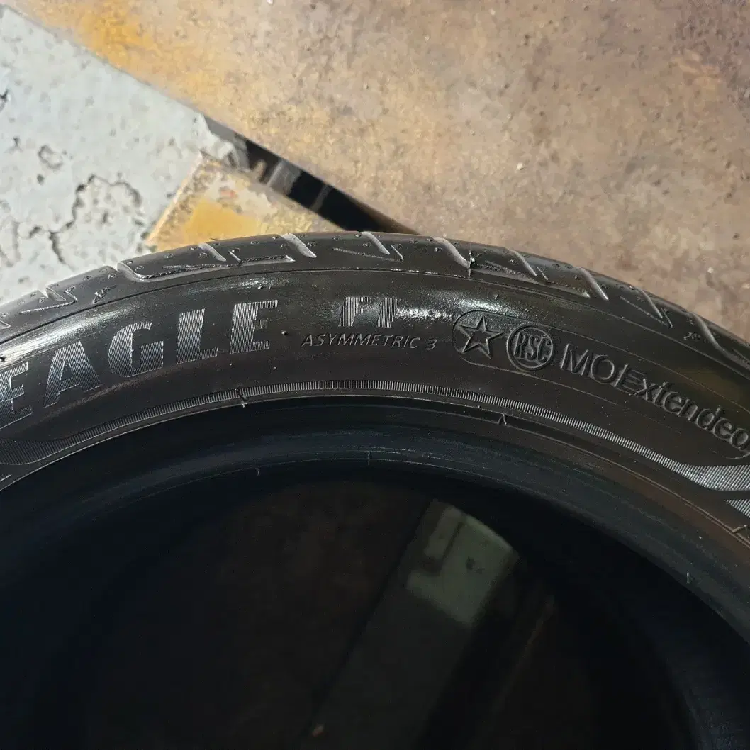 2454518/중고타이어 굿이어 런플렛 245/45R18 100Y 2개