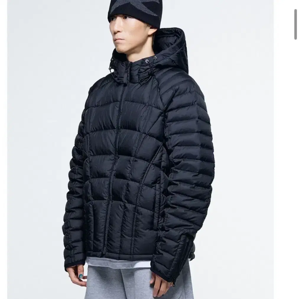 더콜디스트모먼트TCM web raglan light puffer jack