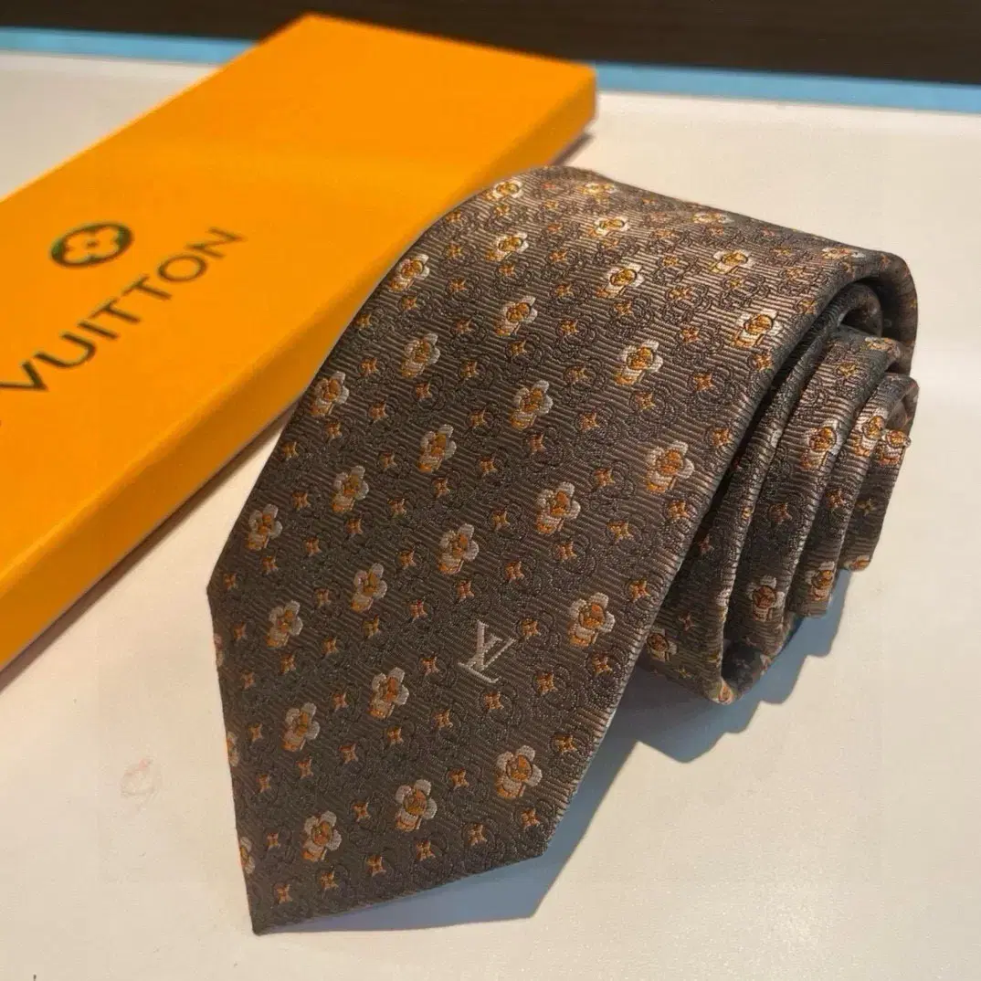 Louis Vuitton Silk Tie (new)