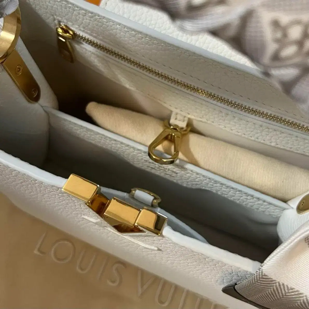 louis vuitton 캡신 BB 스노우