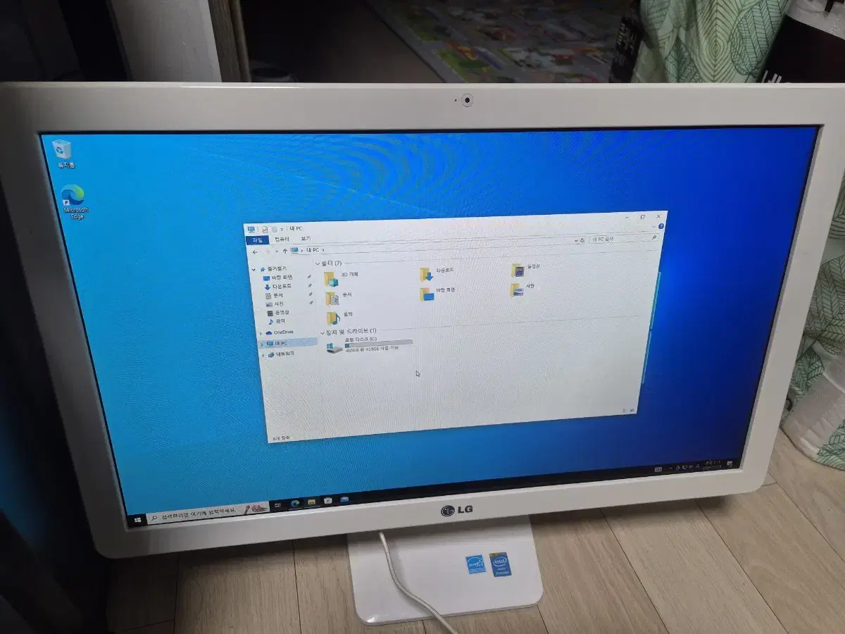 LG 올인원 컴퓨터 입니다.