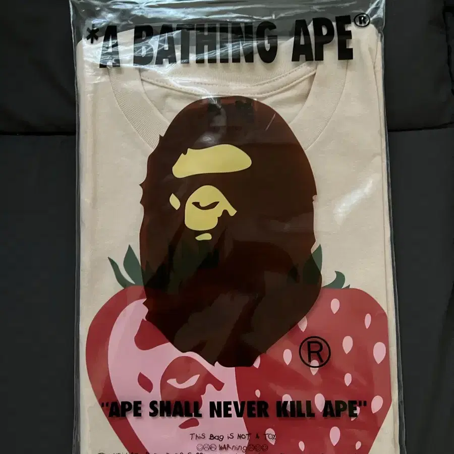 Bape 베이프 스트로베리 티셔츠 핑크 S사이즈