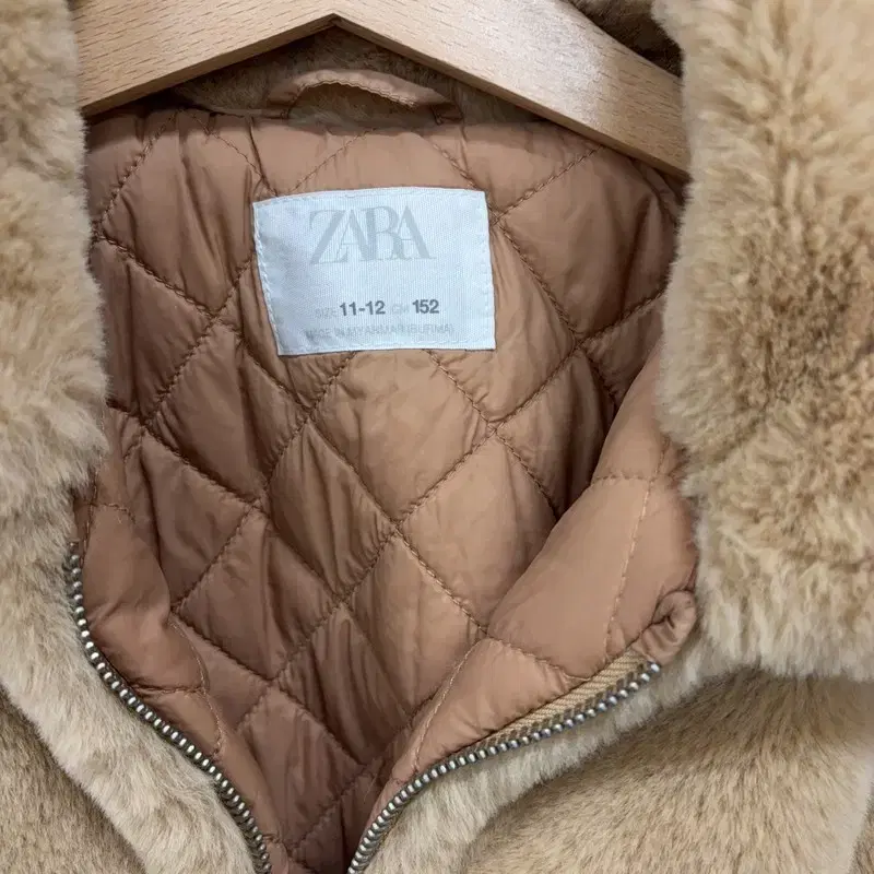 자라 ZARA 키즈 누빔 털 자켓 152(11/12Y) B00339