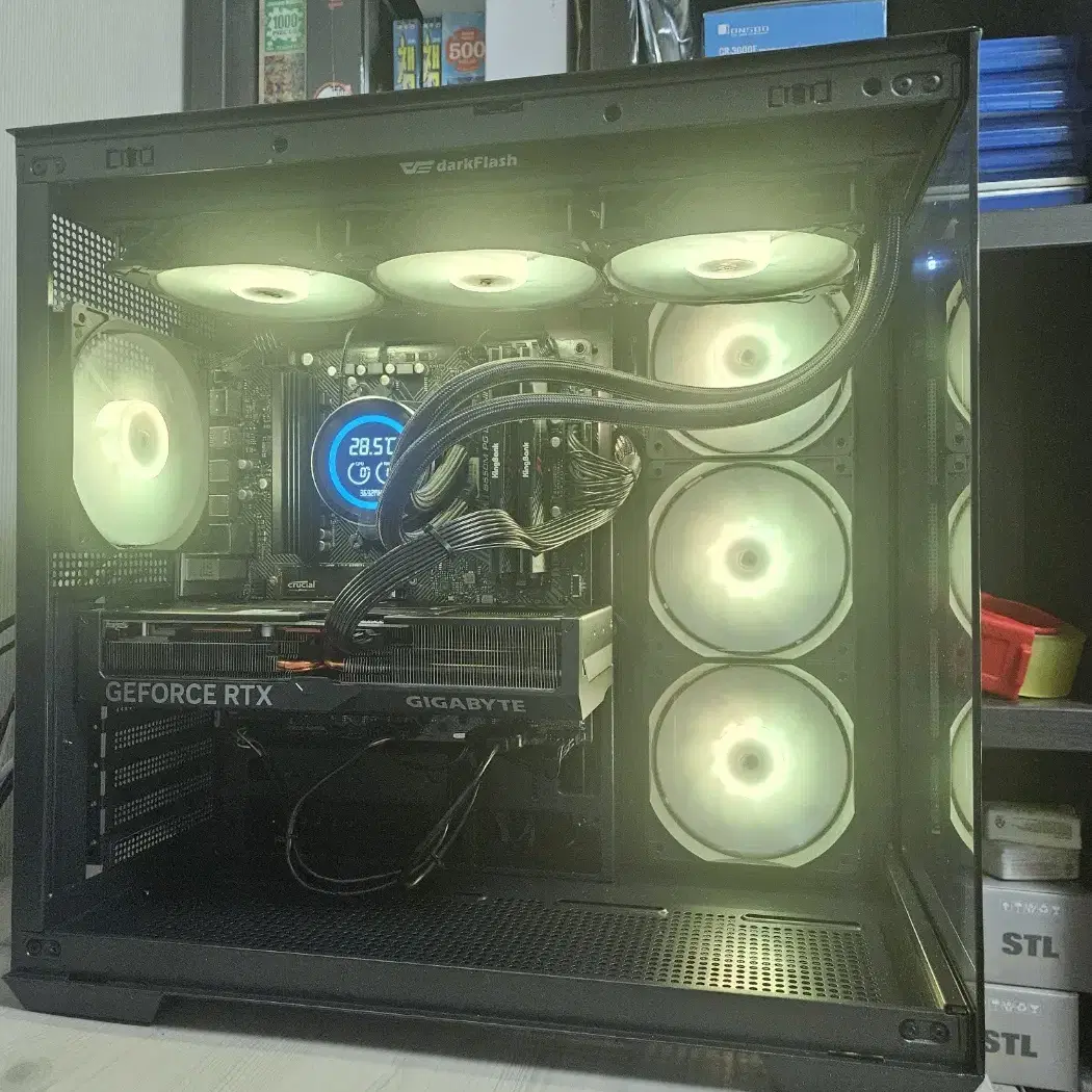 (신품)라이젠9600X 램32G 기가바이트 4070Ti OC 수냉본체!~