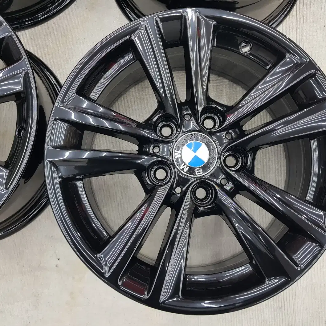 16인치 BMW 3시리즈 F30 분체도장 올 블랙 순정휠 한대분 팝니다