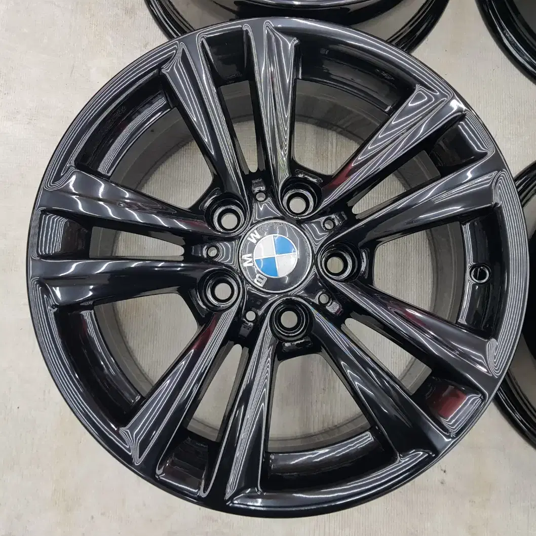 16인치 BMW 3시리즈 F30 분체도장 올 블랙 순정휠 한대분 팝니다