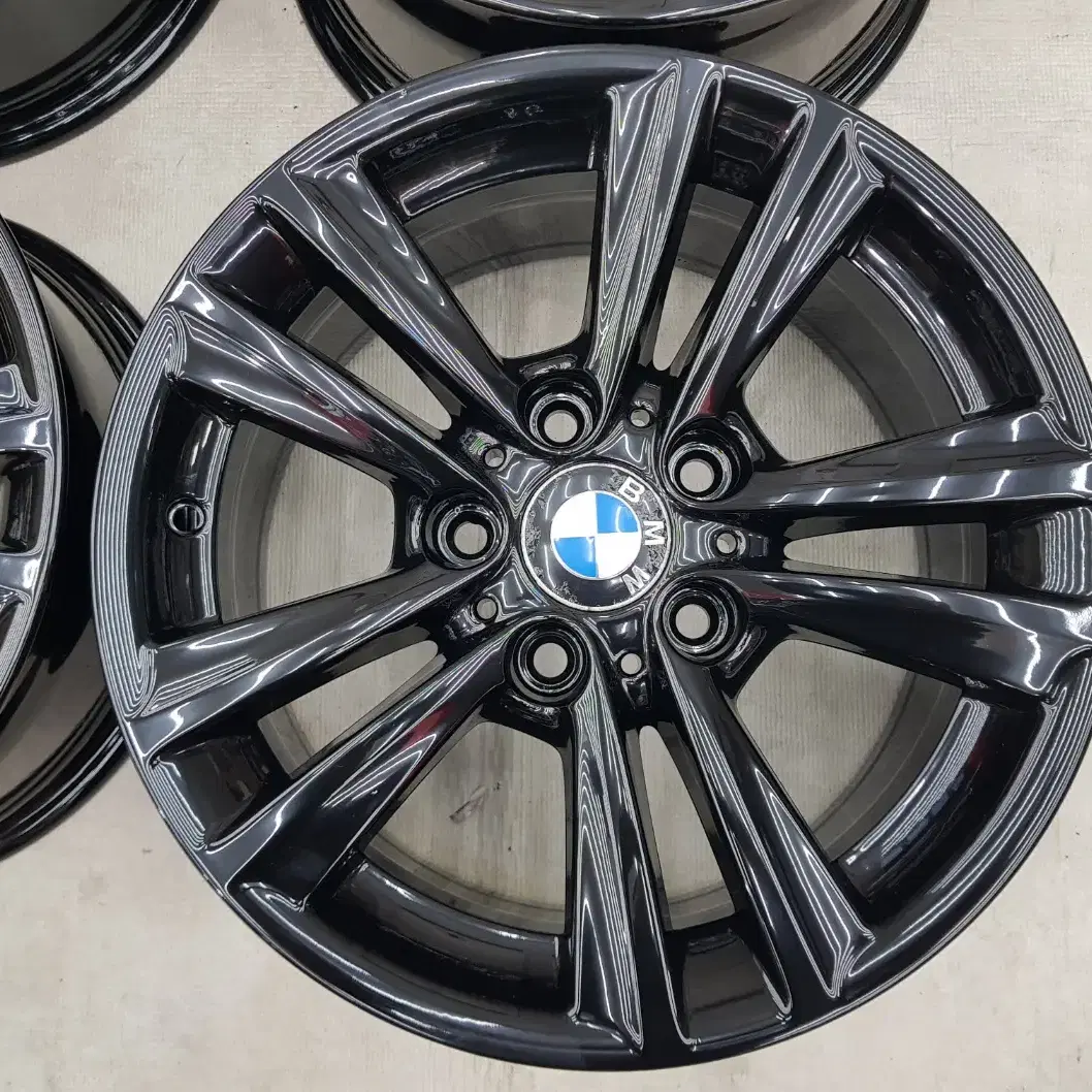 16인치 BMW 3시리즈 F30 분체도장 올 블랙 순정휠 한대분 팝니다