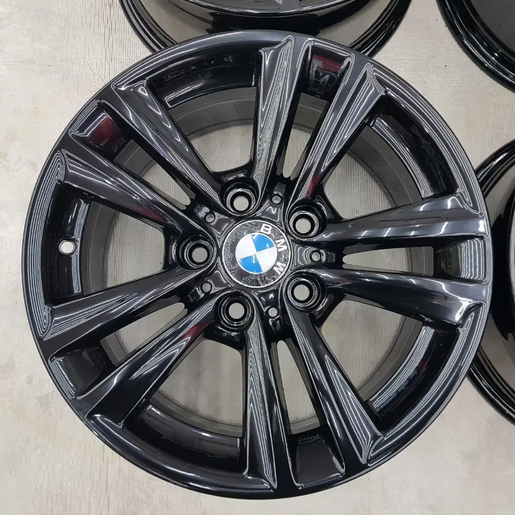 16인치 BMW 3시리즈 F30 분체도장 올 블랙 순정휠 한대분 팝니다