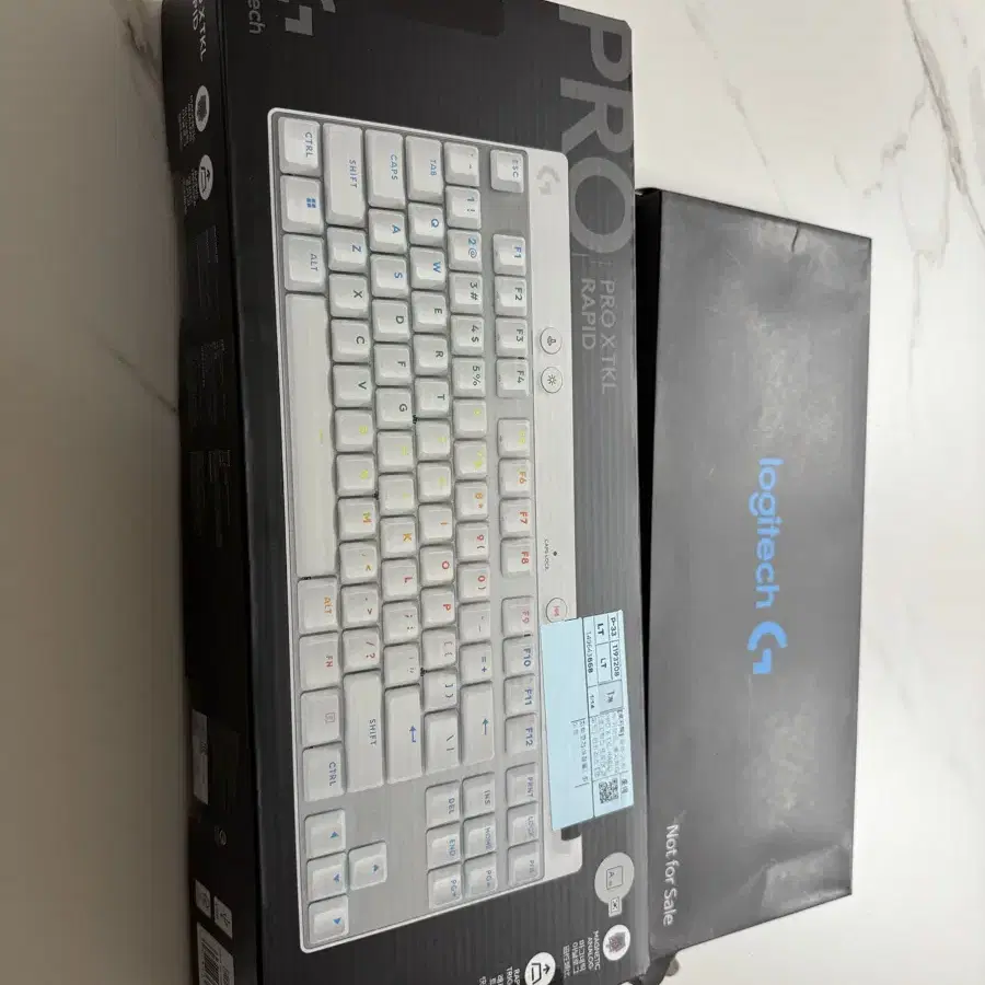 신상 로지텍 G PRO X TKL 래피드 키보드 팝니다.