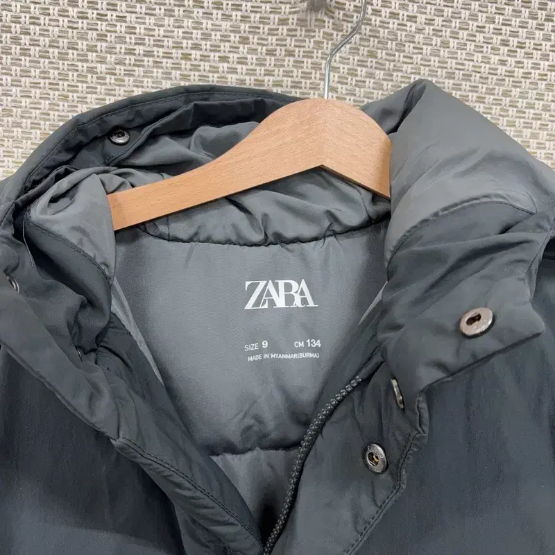 자라 ZARA 키즈 그레이 다운 패딩 134 B00344