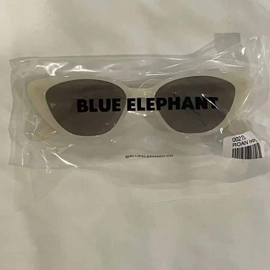 Blue elephant 블루엘리펀트 선글라스 아이보리