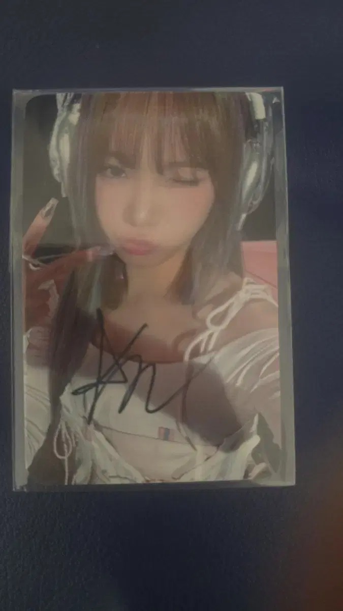 le sserafim kim chaewon Perfect Knight (Perna) Signature Photocard