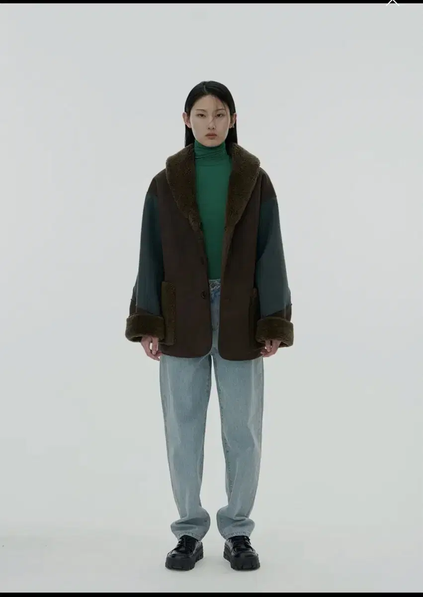 아모멘토 22fw 리버시블 무스탕코트