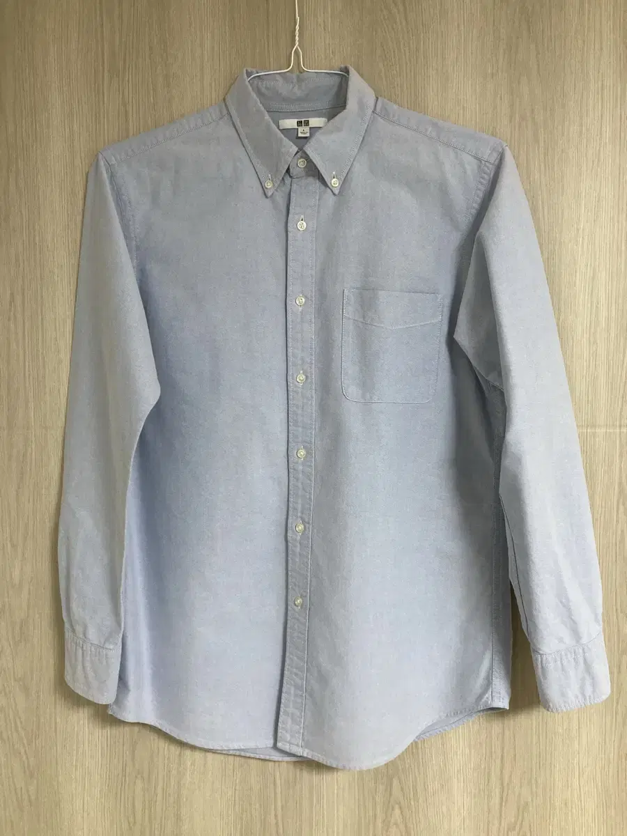 Uniqlo Shirt L (100) sells