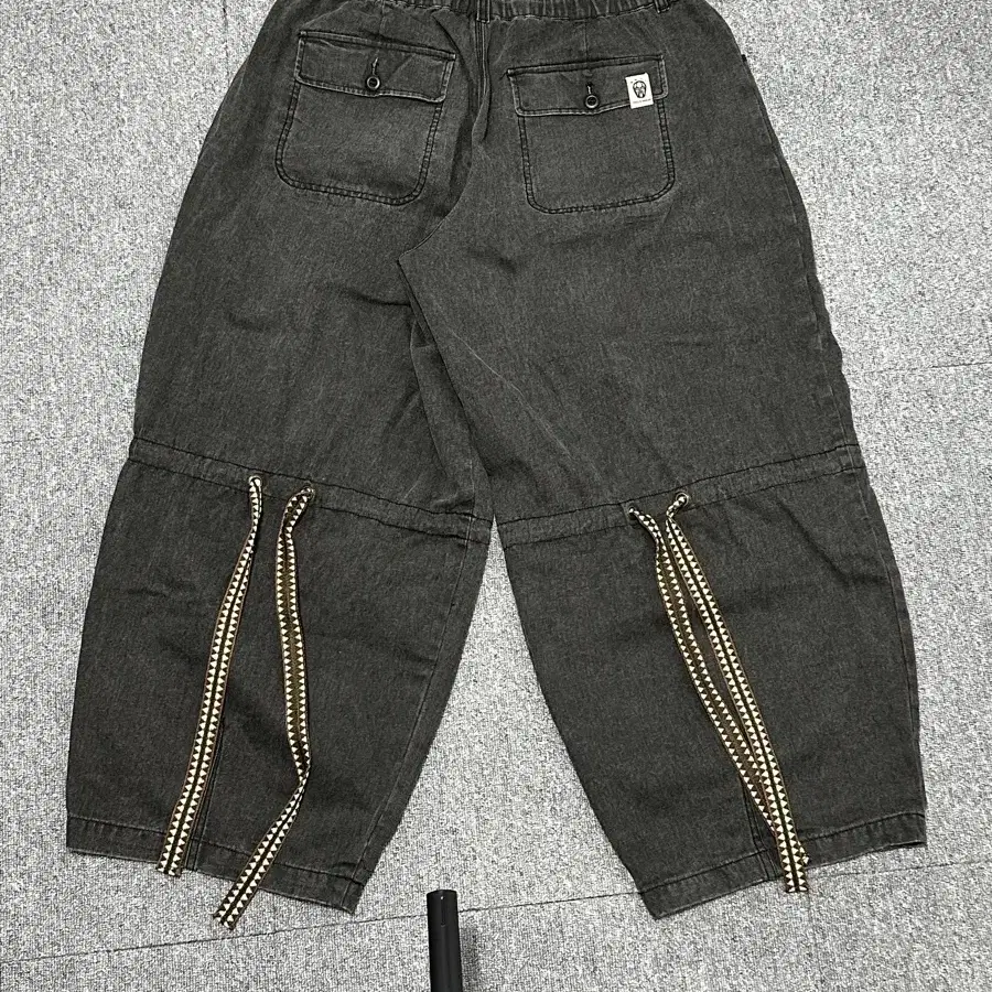 앵글런 x 에씰미 - Ethnic Jacquard Strap pants