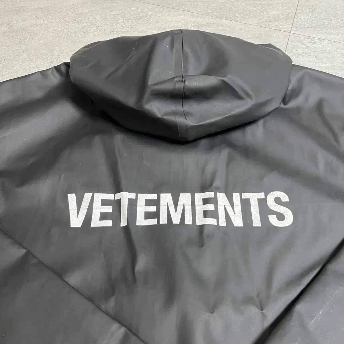 Vetements 베트멍 레인코트 초판 블랙 OS