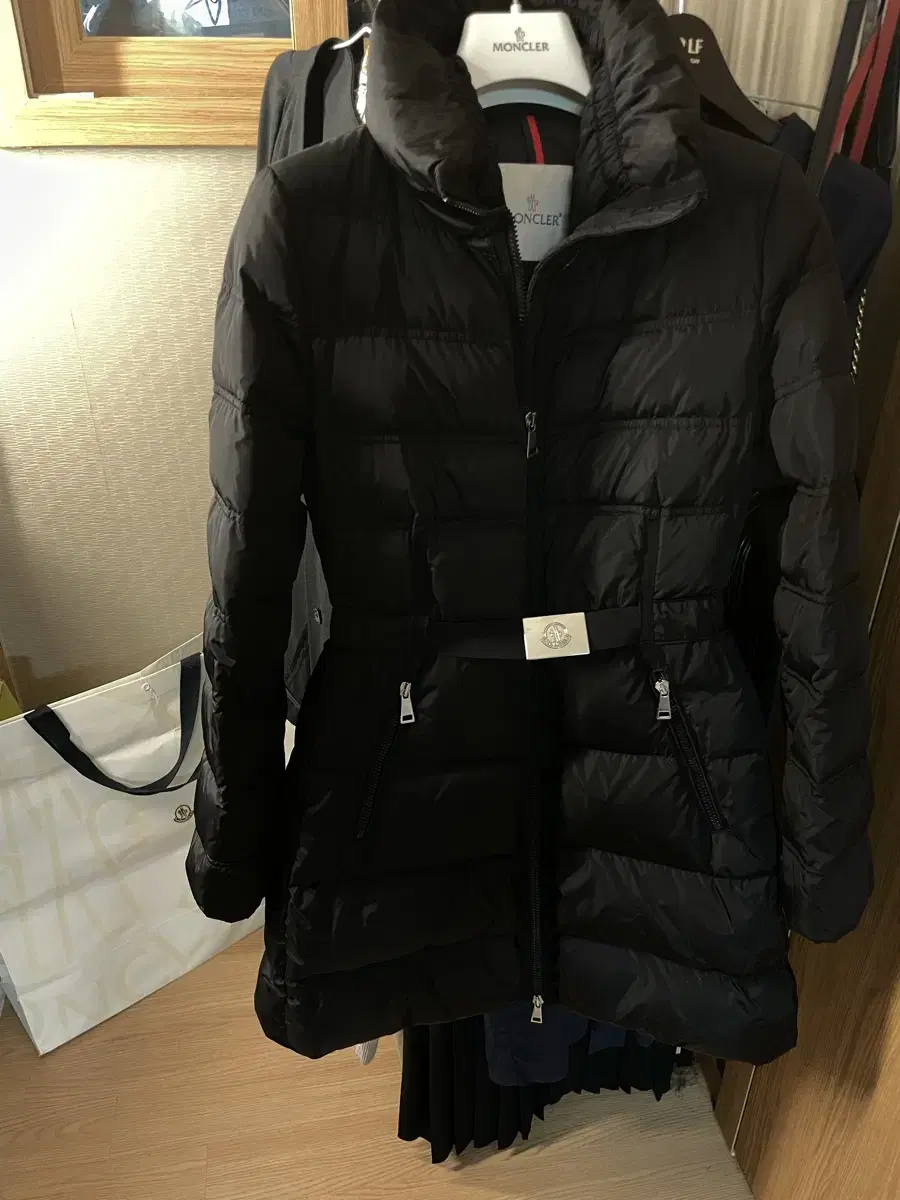 Moncler Aix-en-Terre Women's Black Size 0 Moncler Women's Padded