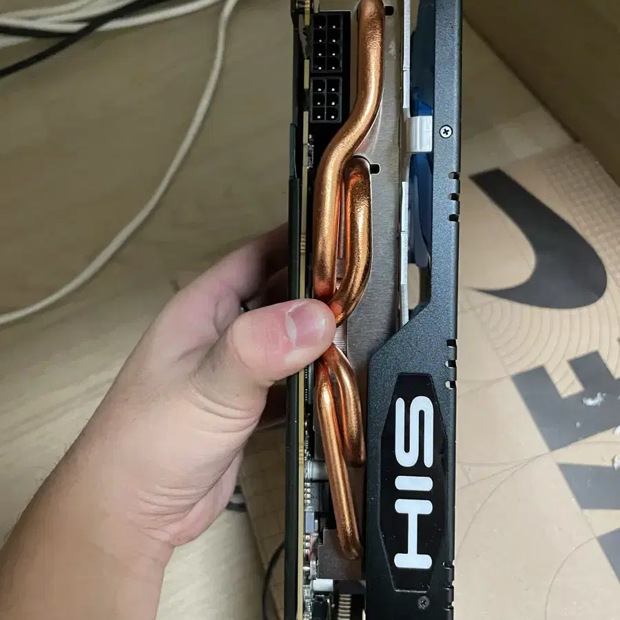 라데온 RX590 그래픽카드입니다