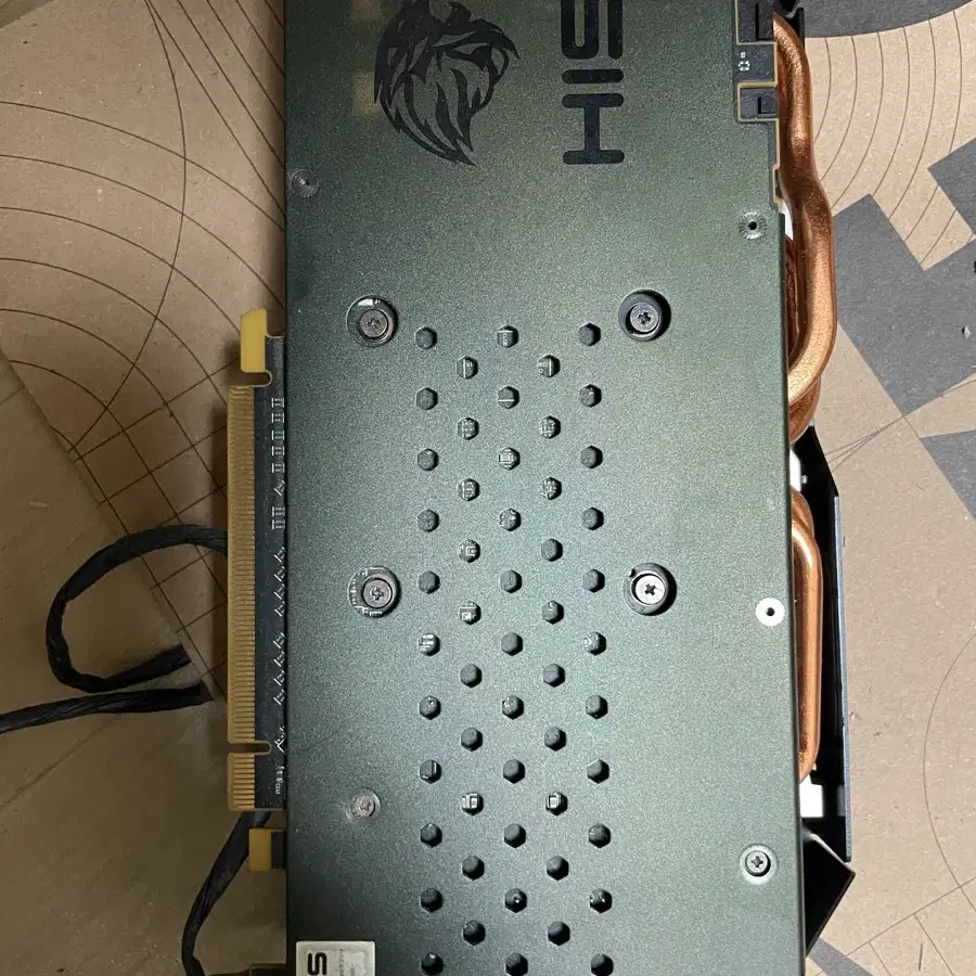 라데온 RX590 그래픽카드입니다