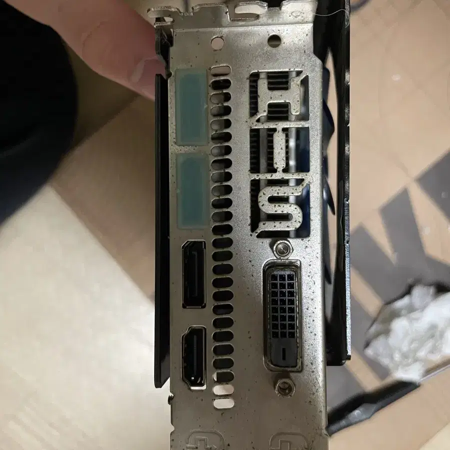 라데온 RX590 그래픽카드입니다