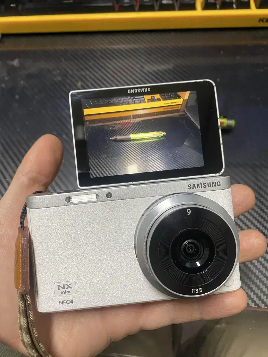 삼성 NX mini (미러리스) 카메라 판매합니다. 사용감, 기스 있습니