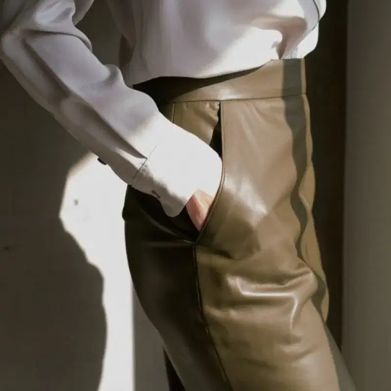 [앵커] Tarver Leather Slit Skirt