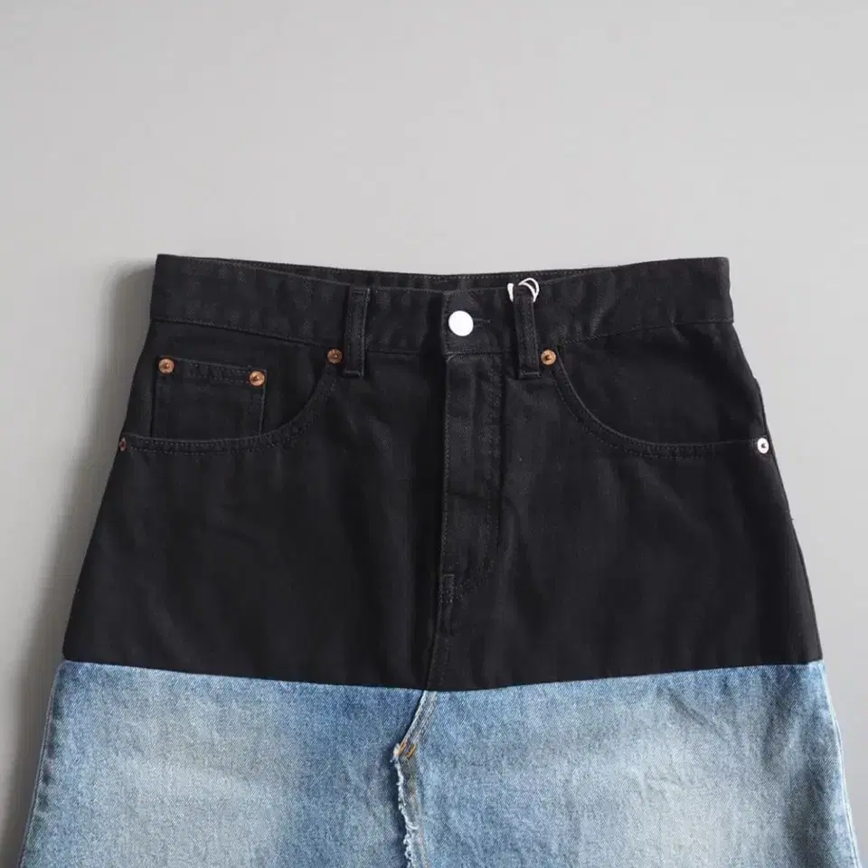 Two-tone Denim Skirt | 2021