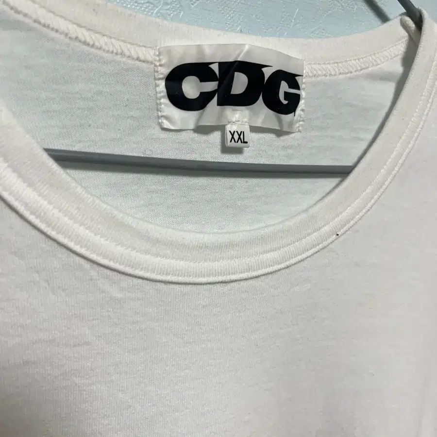 꼼데가르송 CDG 화이트 반팔 티셔츠