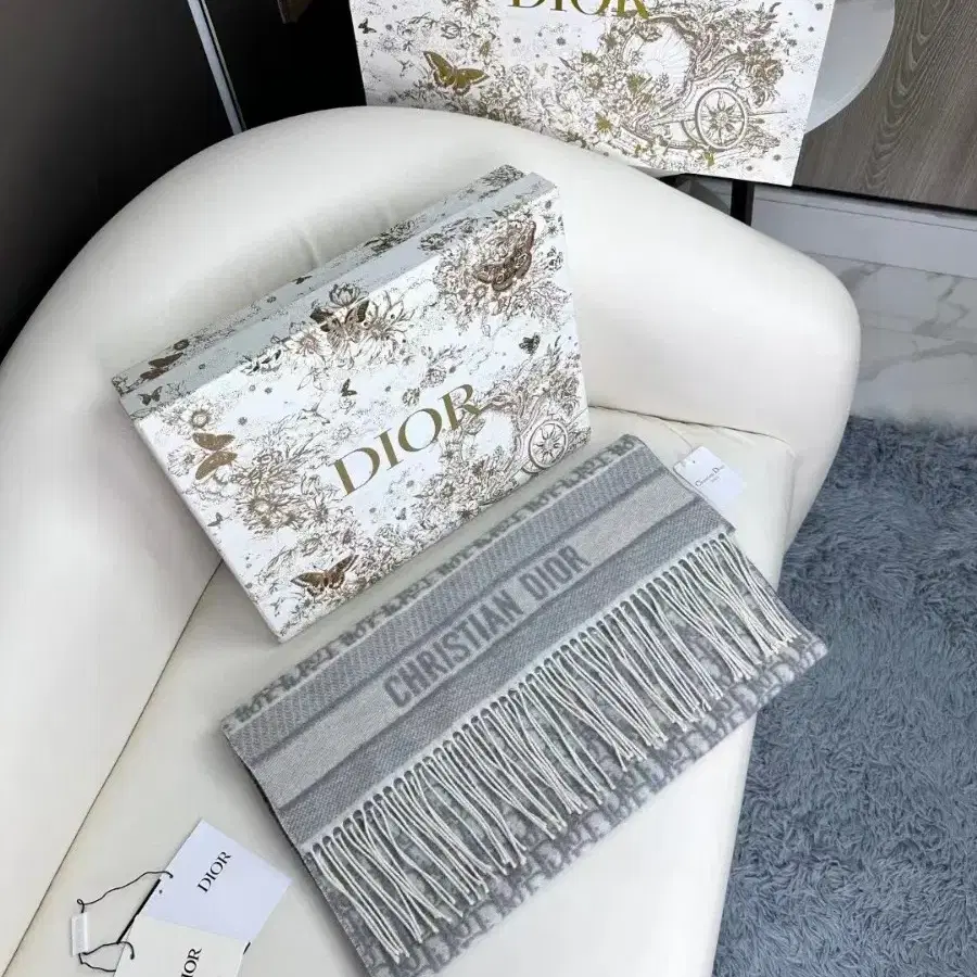 DIOR 디오르 여사 스카프