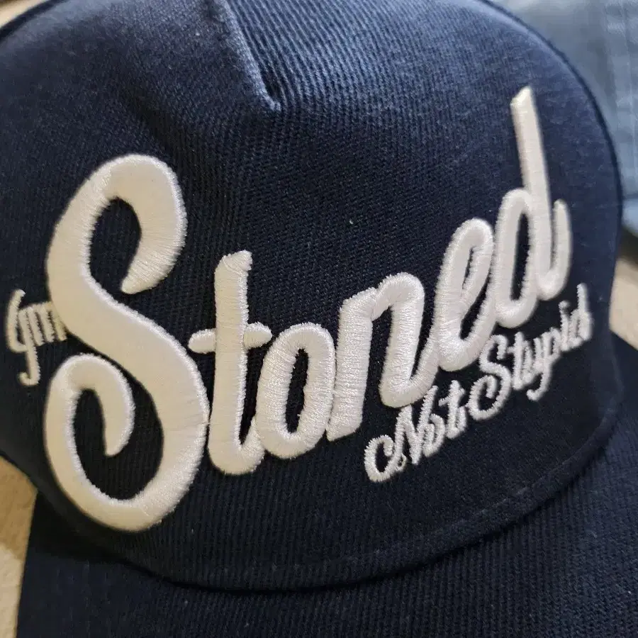 I'm Stoned Not Stupid 자수모자 새상품