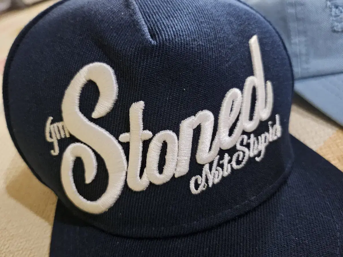 I'm Stoned Not Stupid 자수모자 새상품