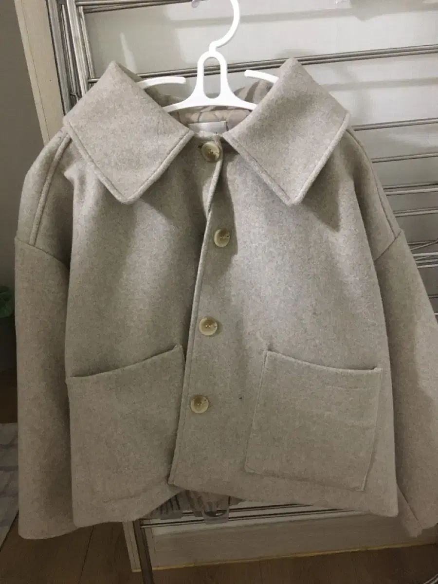 Women's Beige short coat quilted lining