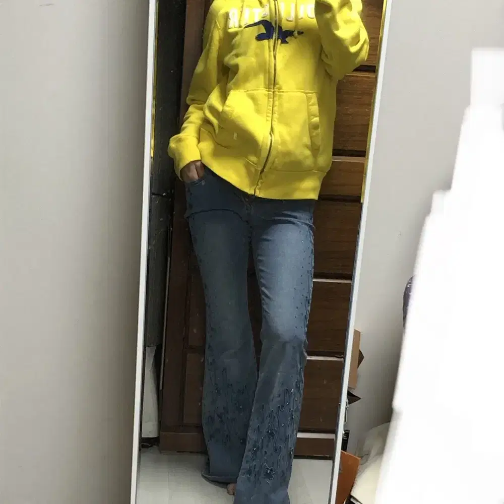 HOLISTER M yellow zip up hoodie