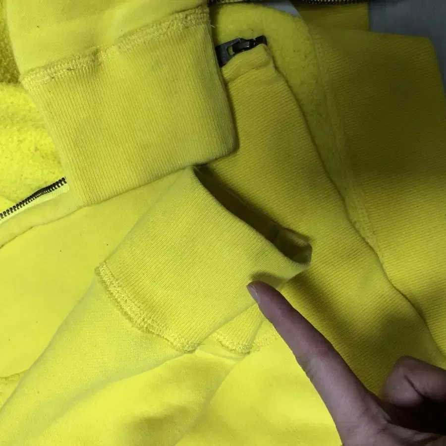 HOLISTER M yellow zip up hoodie