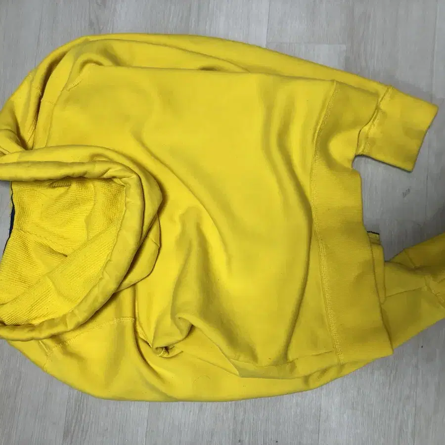 HOLISTER M yellow zip up hoodie