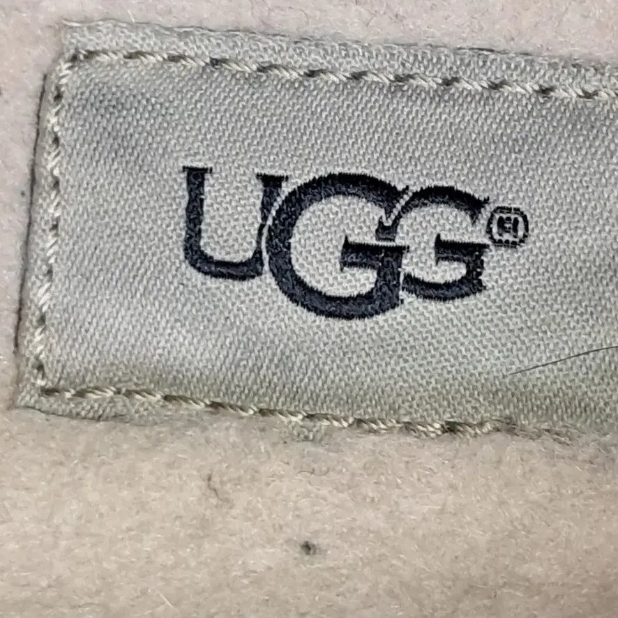 UGG  쎄무 스니커즈 270