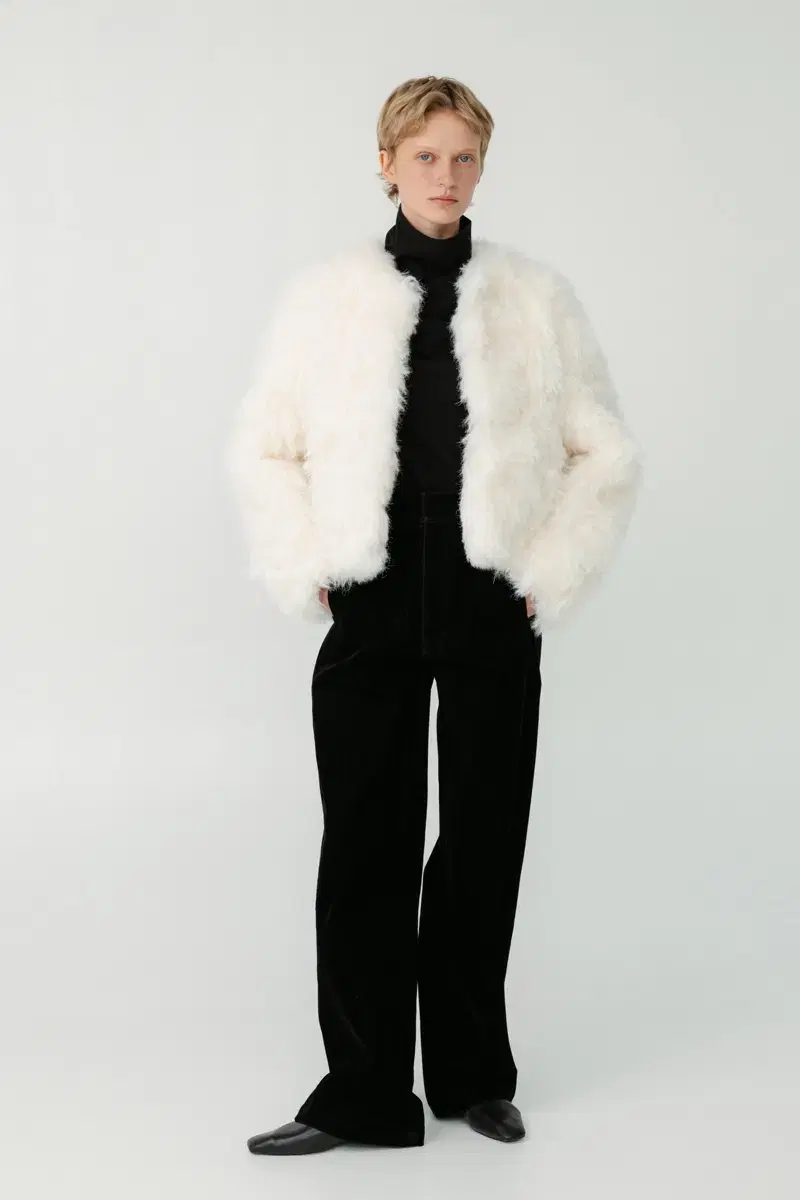 [새상품] rrace Toscana Crop Fur Jacket