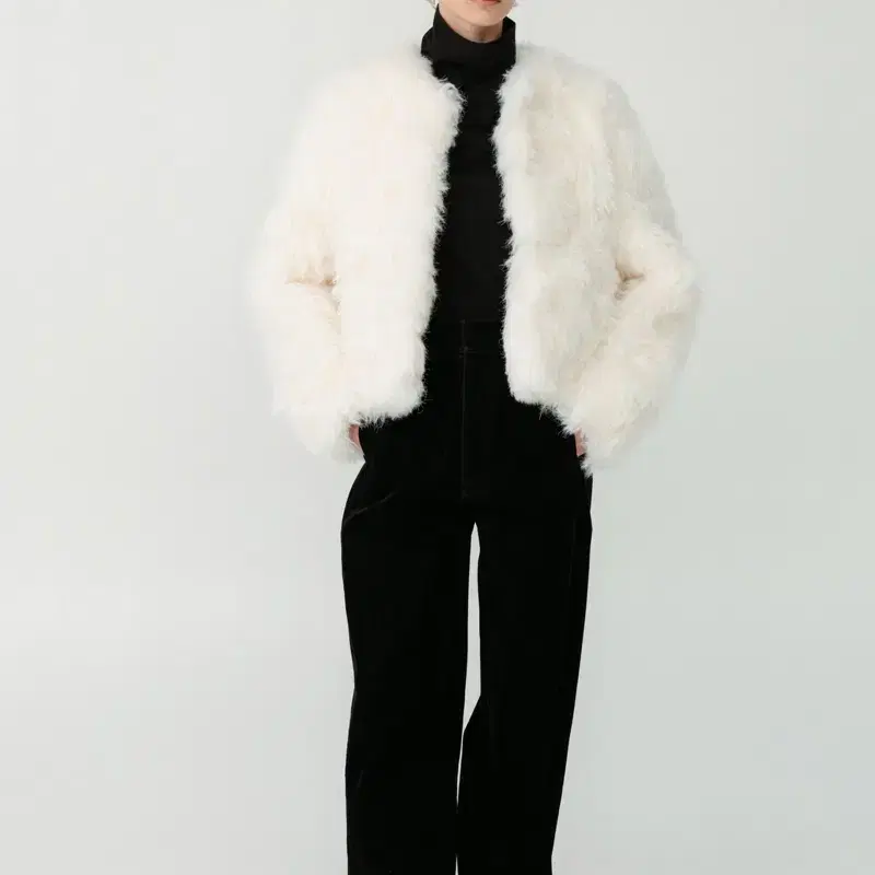 [새상품] rrace Toscana Crop Fur Jacket