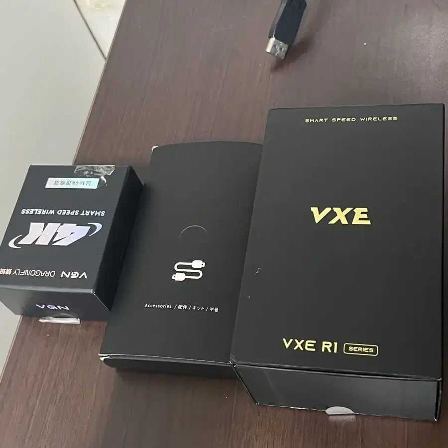 VXE R1 PRO 무선 마우스 및 4K 케이블