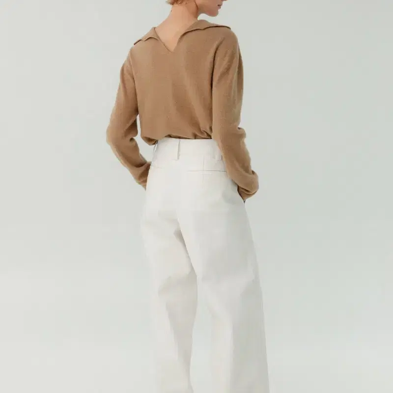 [새제품] rrace Velvet Curved Pants White