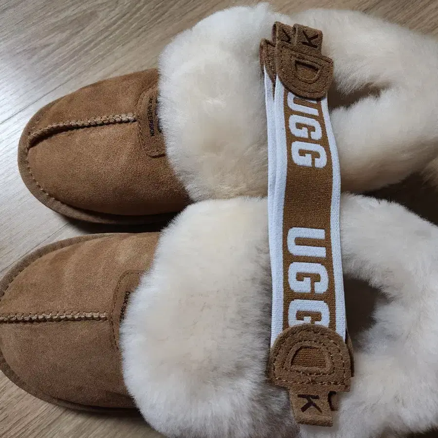 호주 어그 UGG 스트랩 퍼밴딩 탈부착 슬리퍼 체스트넛 색상 약 245m