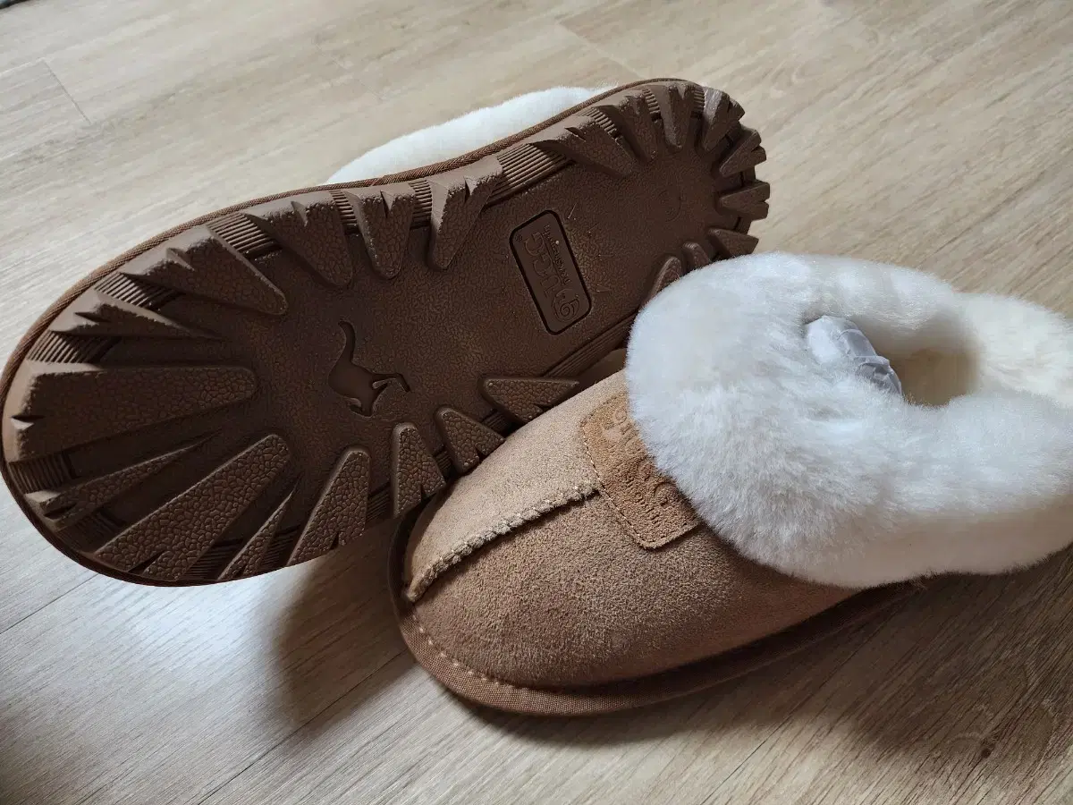 호주 어그 UGG 슬리퍼 체스트넛 색상 EU39 약 245mm