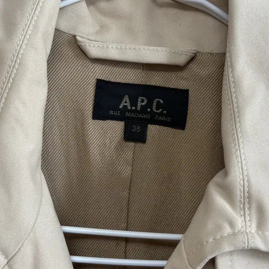 새상품급 A.P.C 트렌치코트 사이즈 36