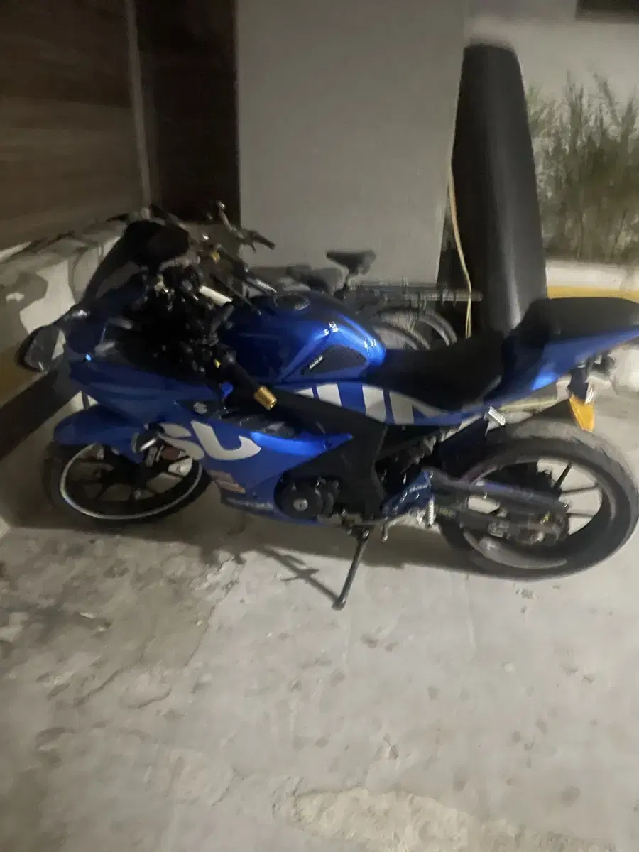 gsxr125 백스텝튜닝된 무사고차 싸게 판매합니다