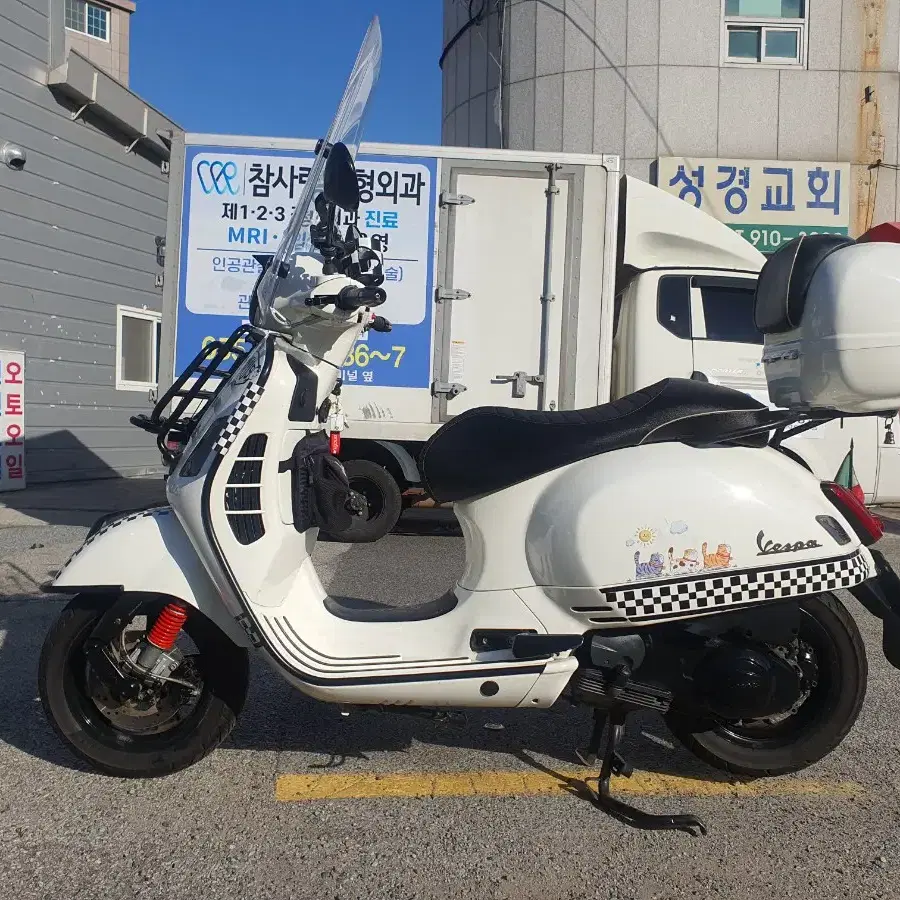 베스파 GTS300슈퍼 아크라포빅구변차랑