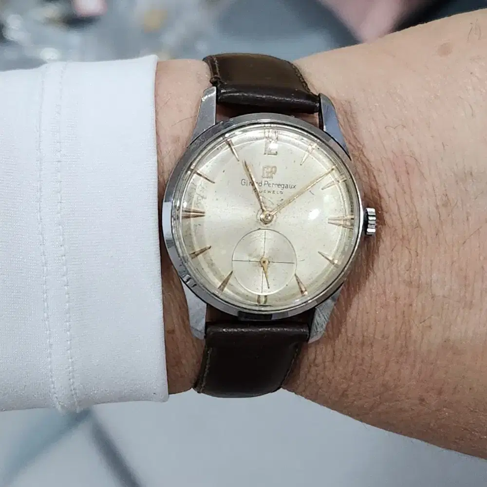 # 230 )  GIRARD PERREGAUX  VINTAGE