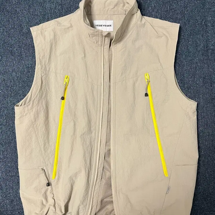 예스아이씨 Ranger Zip Vest Beige