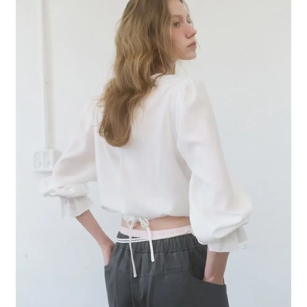 포에토 Merlin string cropped blouse FOETO