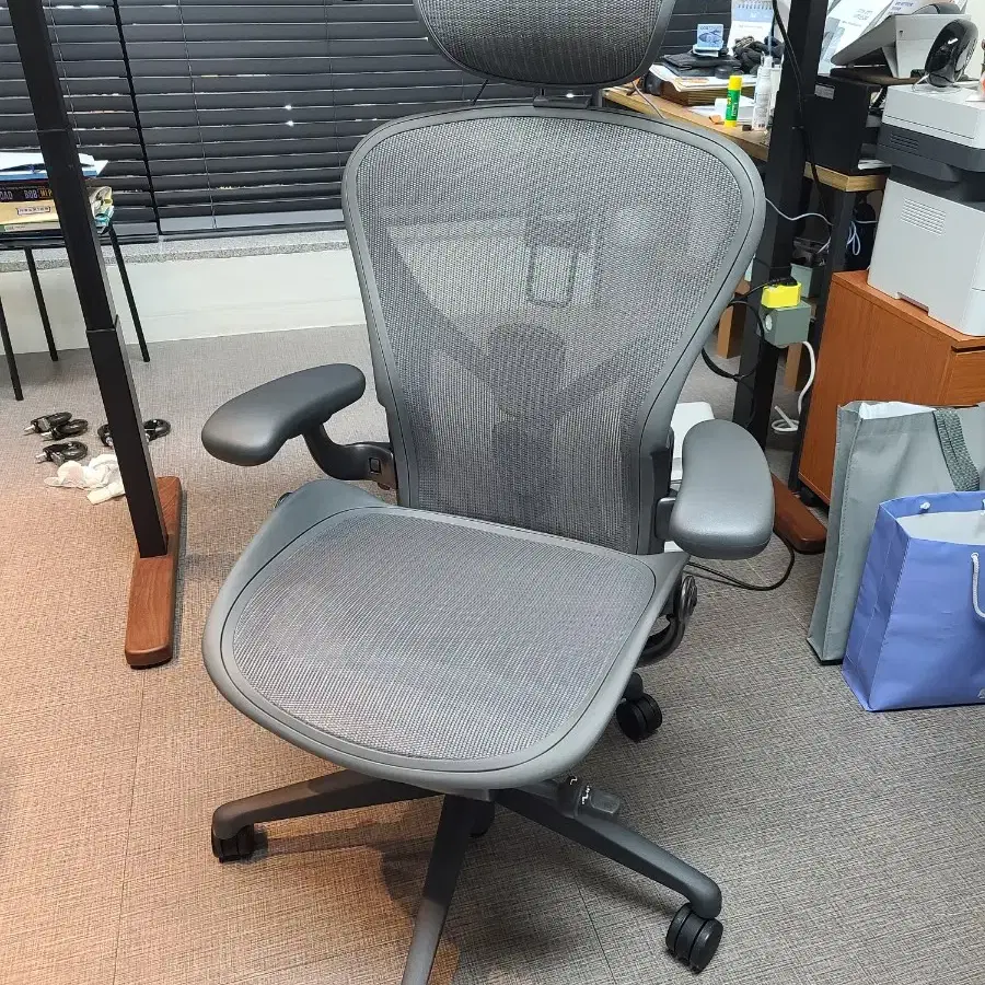 허먼밀러 New Aeron Chair Carbon (B Size)